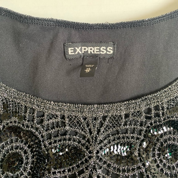 Express Crop Top - Picture 3 of 7